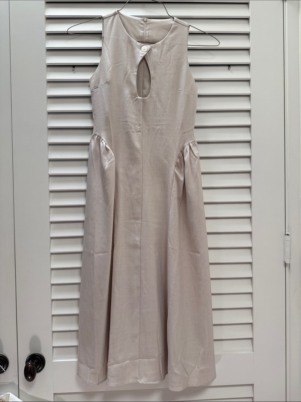 Commense Cream Sleeveless Midi Dress with Keyhole size small - Picture 2 of 3